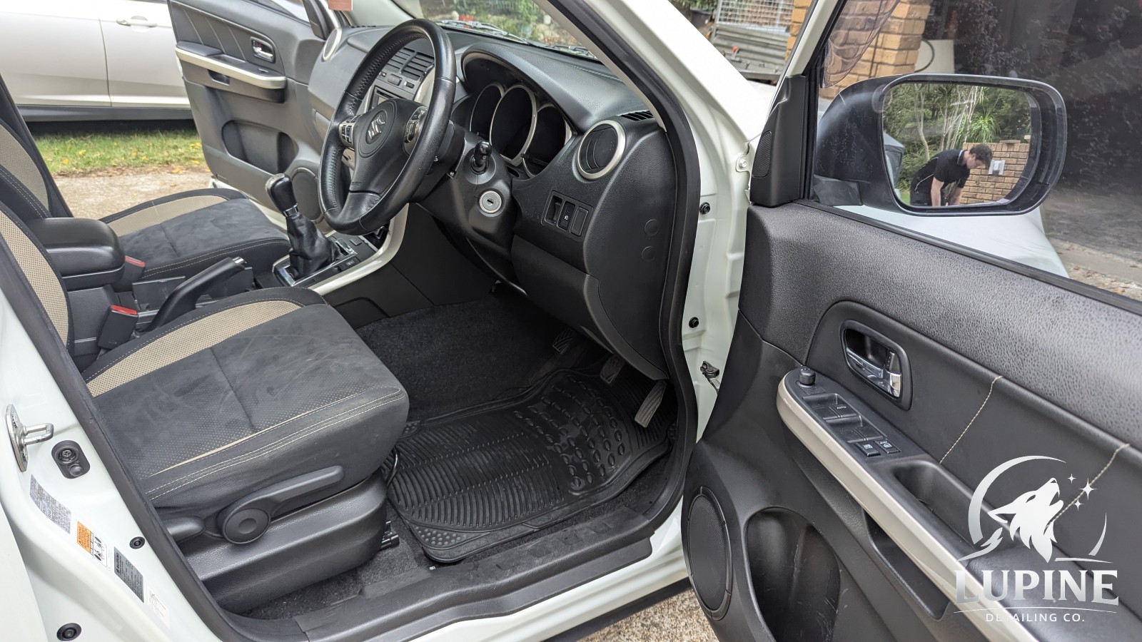 Suzuki Grand Vitara front right door trim after detail